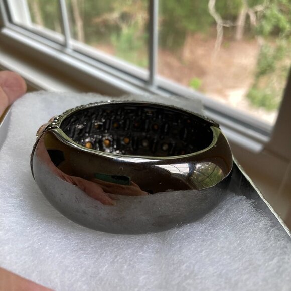 Beautiful Magnetic Hinged Bracelet w/ Clear‎ Stones - Picture 5 of 6